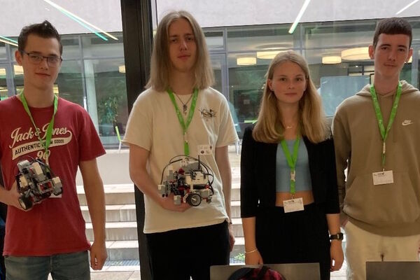Mit selbst konstruiertem Roboter zur ROBOCOM