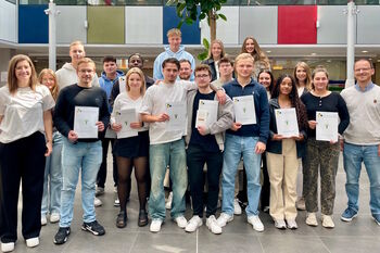 Industriekaufleute mit starken Leistungen zum Abschluss